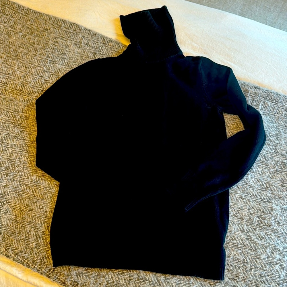 Gap M black turtleneck